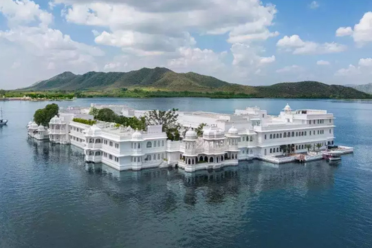 lake-palace-udaipur